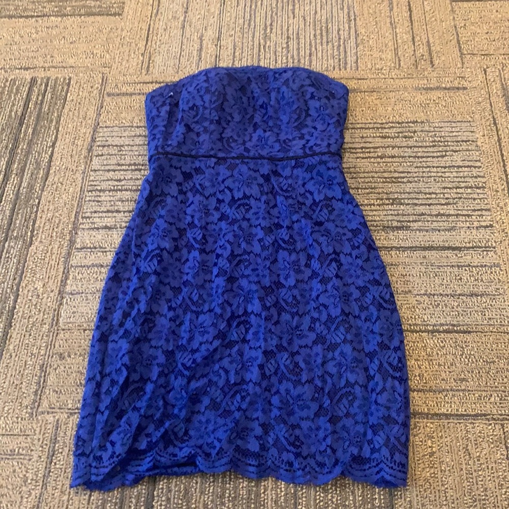 DVF 0 blue lace mini strapless dress